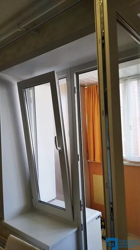 Балконная дверь с окном