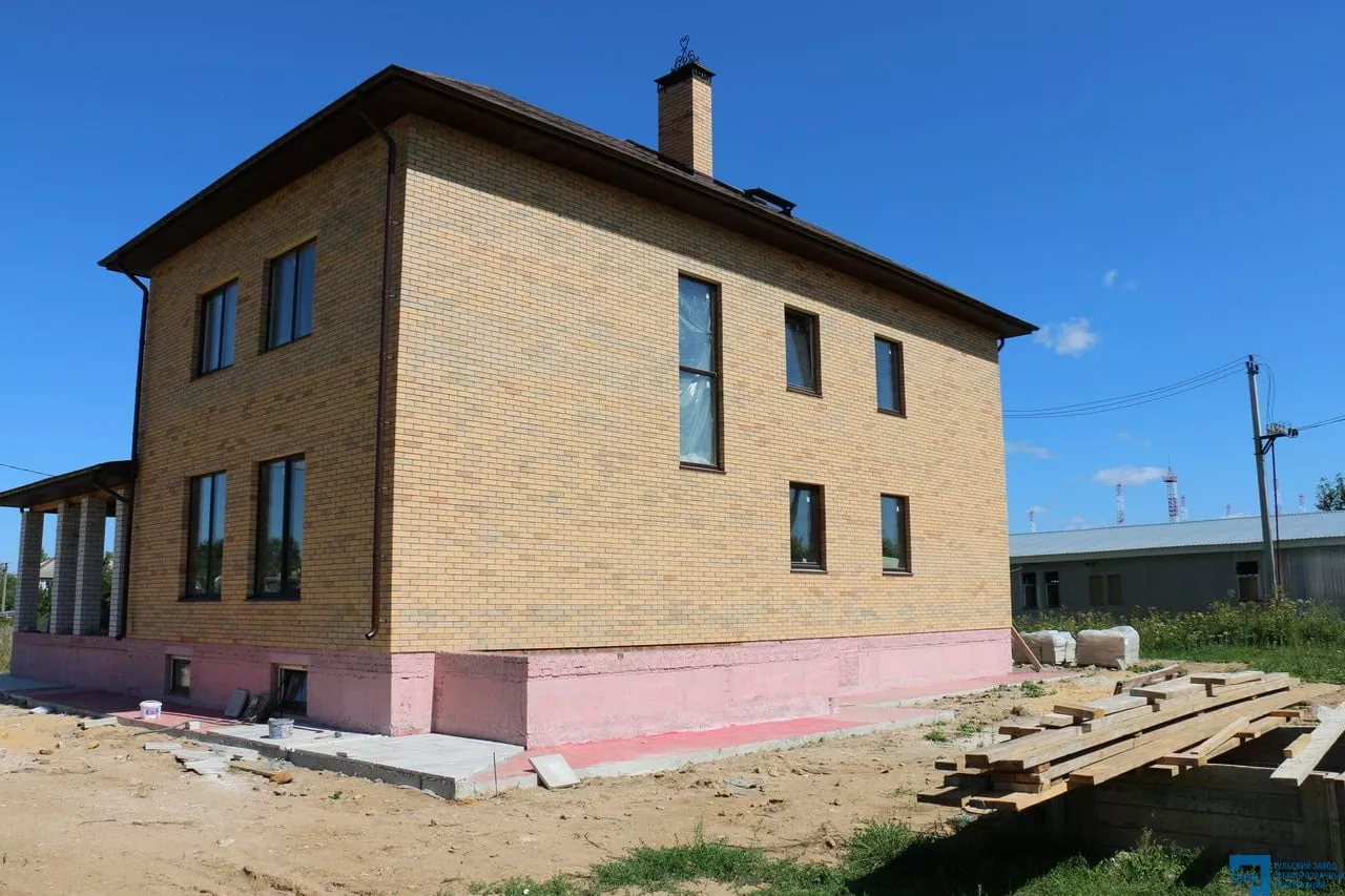 Остекление коттеджа ламинированными окнами Рехау Грацио